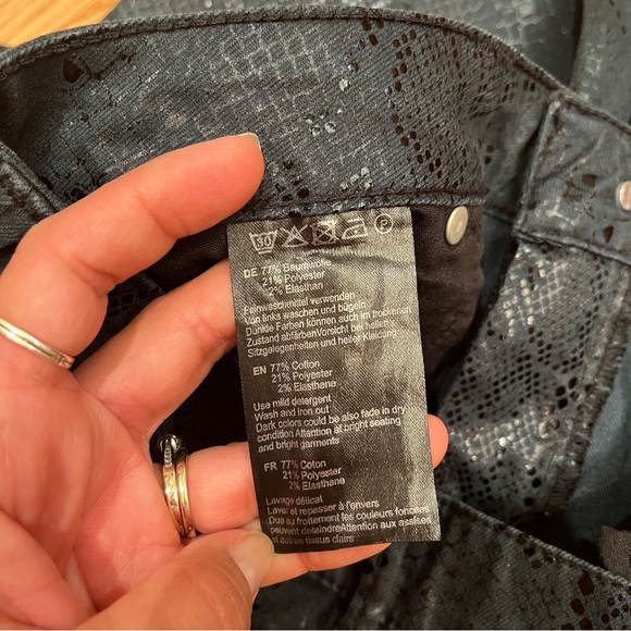 Hallhuber coated Dark Green Snakeskin animal print pants, size IT 38/US 2 or S - Picture 9 of 14